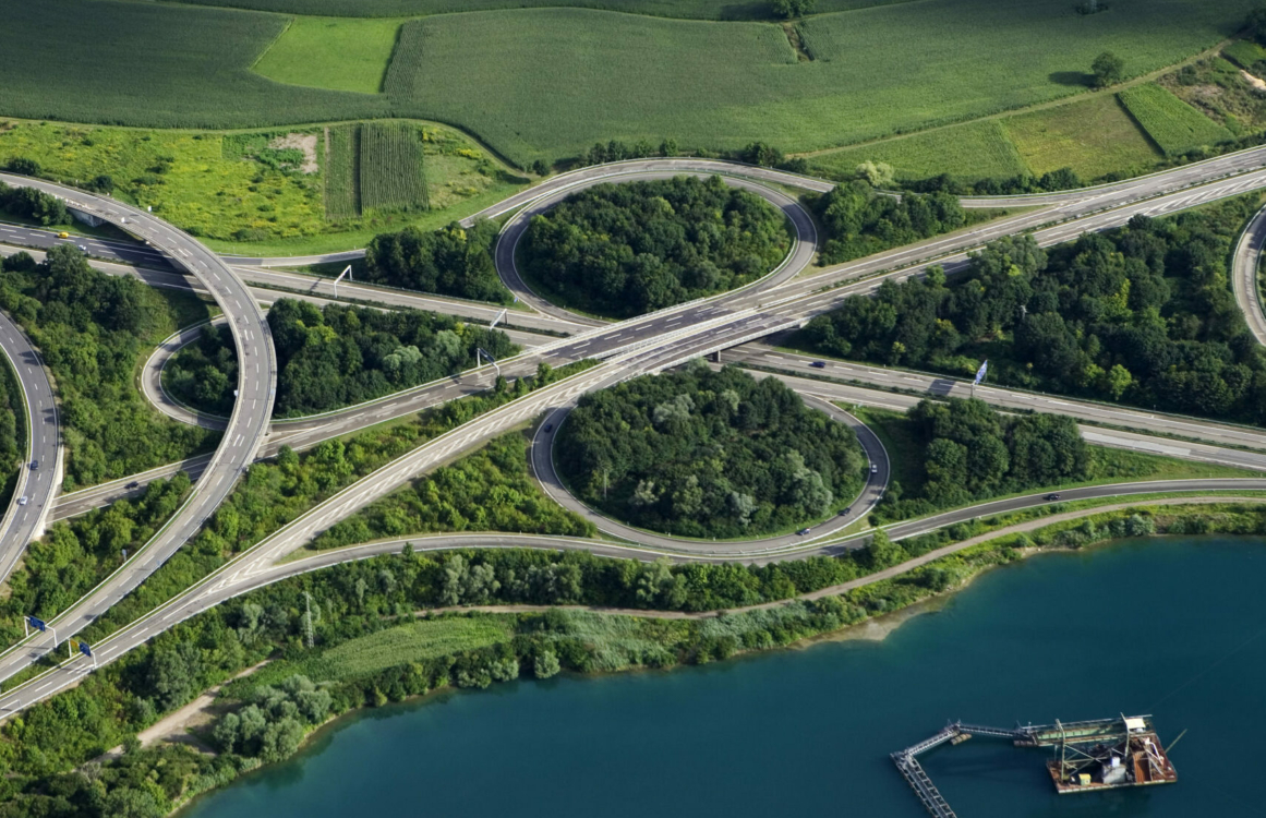 Ansicht von Straßenverkehr aus der Vogelperspektive