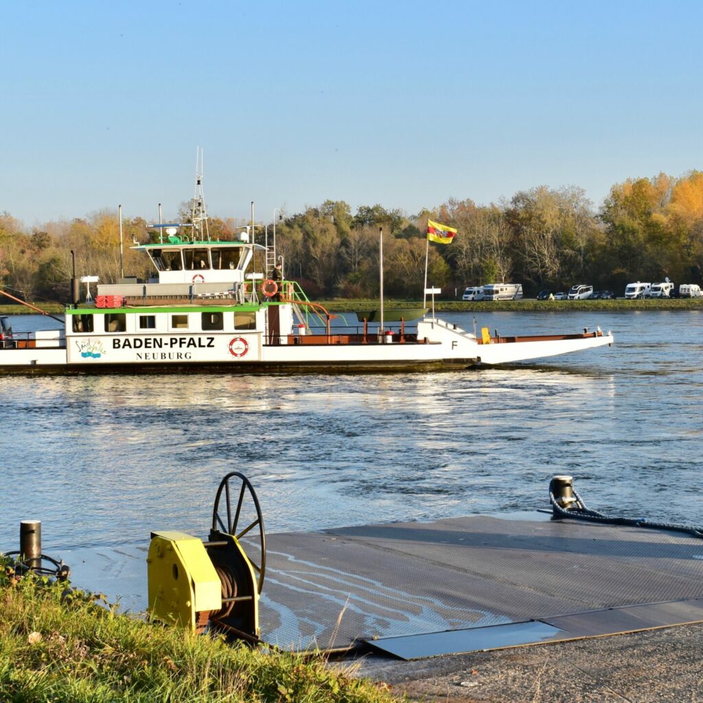 ©KV Germersheim Blick von einem Steg auf ein Boot im Wasser