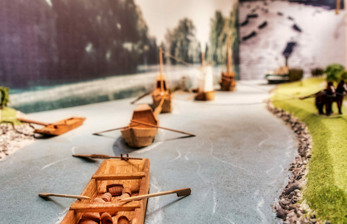 Museums-Miniatur von Booten auf dem Rhein